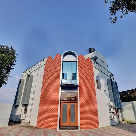 Collection O 83344 Hotel New River Rajkot Esterno foto