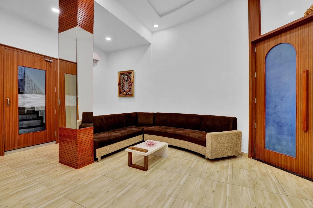 Collection O 83344 Hotel New River Rajkot Esterno foto